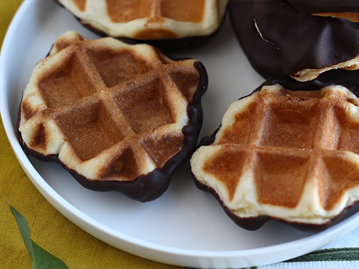 Mini waffles with chocolate - photo 3