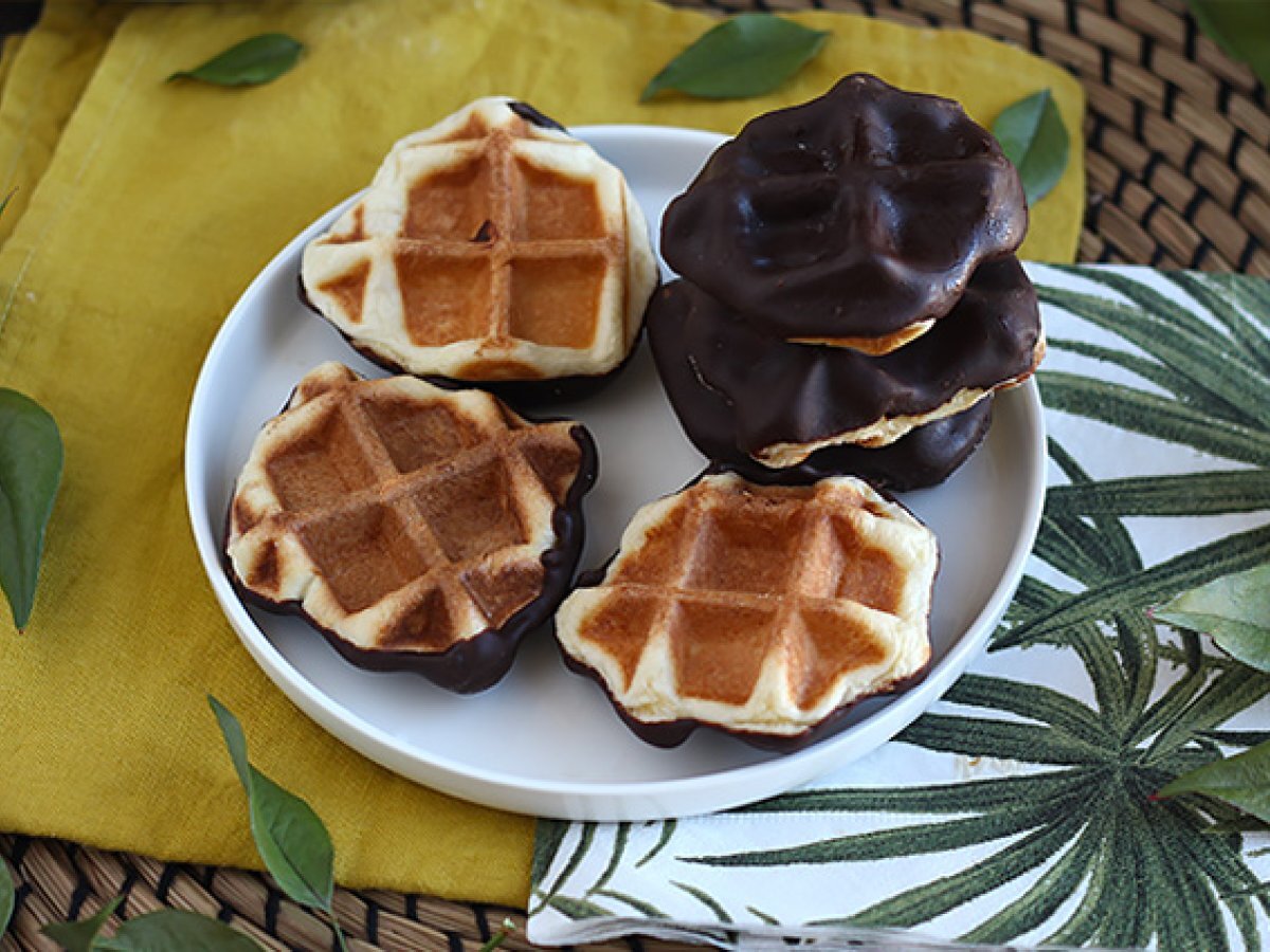 Mini waffles with chocolate - photo 4