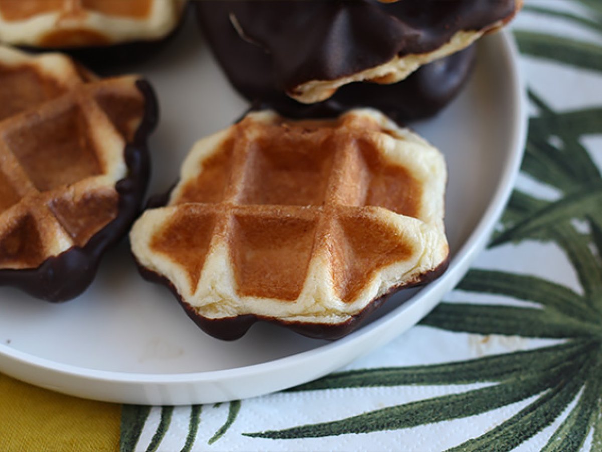 Mini waffles with chocolate - photo 6