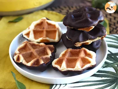 Mini waffles with chocolate