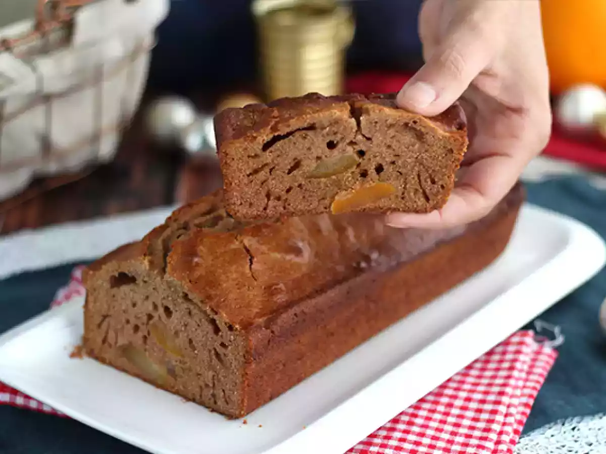 Moist gingerbread cake