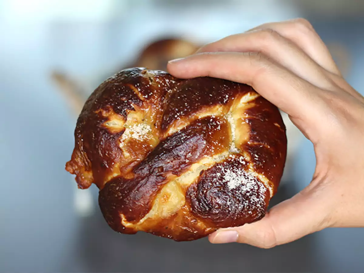 Mozzarella and rosemary pretzels - photo 3