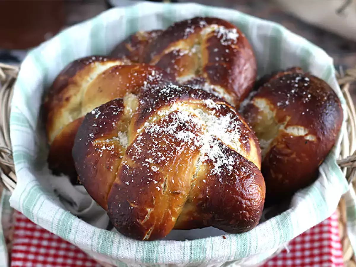 Mozzarella and rosemary pretzels - photo 4