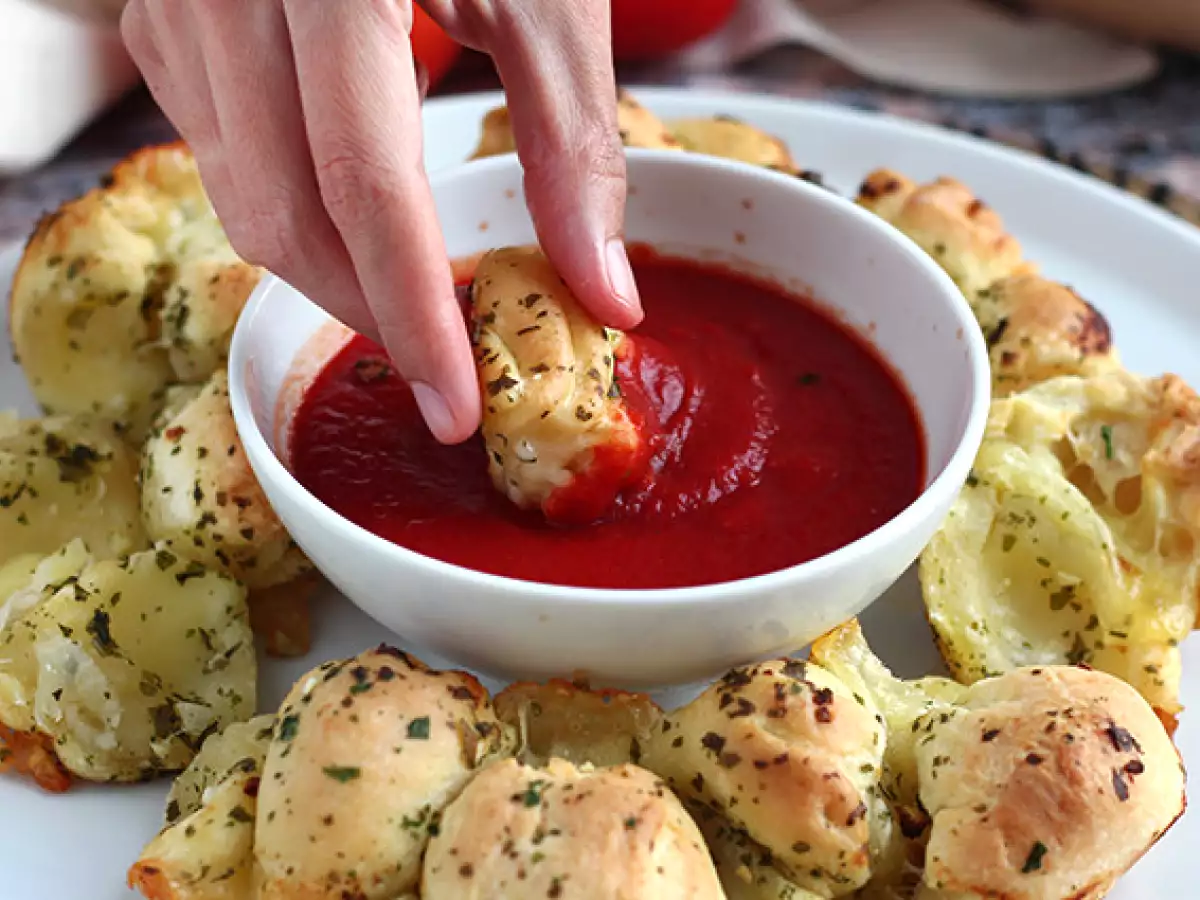 Mozzarella-Stuffed Pizza Crown - photo 3