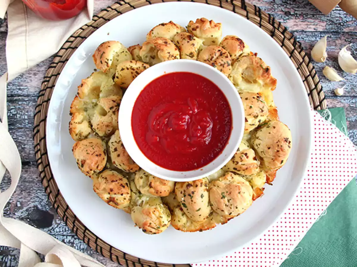 Mozzarella-Stuffed Pizza Crown - photo 5
