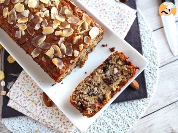 Muesli cake without added sugar - anti-waste recipe perfect for pre-workout!