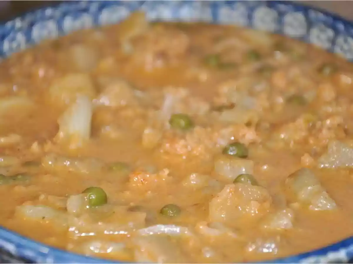 Mughalai Phool Gobhi (Cauliflower in rich onion gravy)
