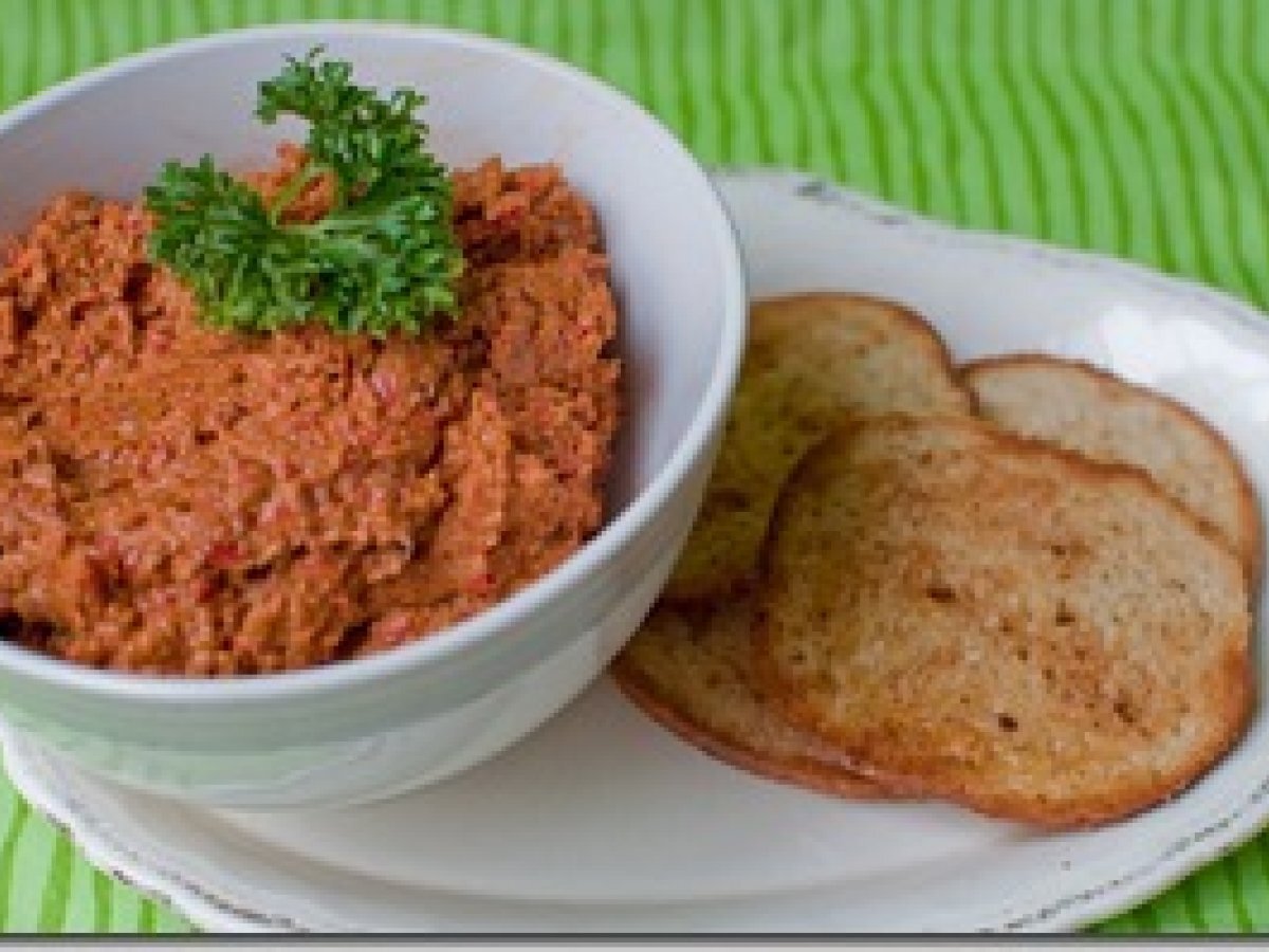 Muhammara (Turkish Spicy Walnut Dip)