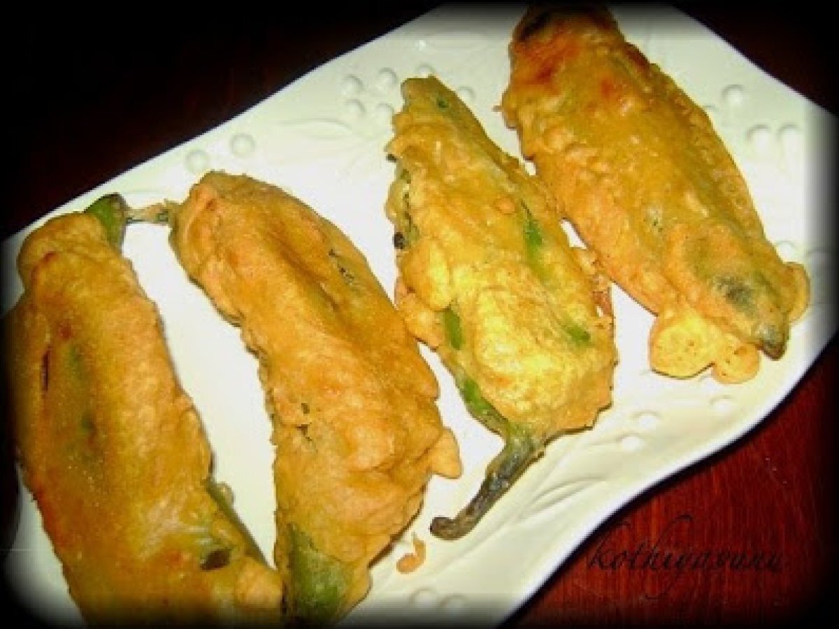 Mulaku Bajji /Chilly /Banana - Pepper Fritters