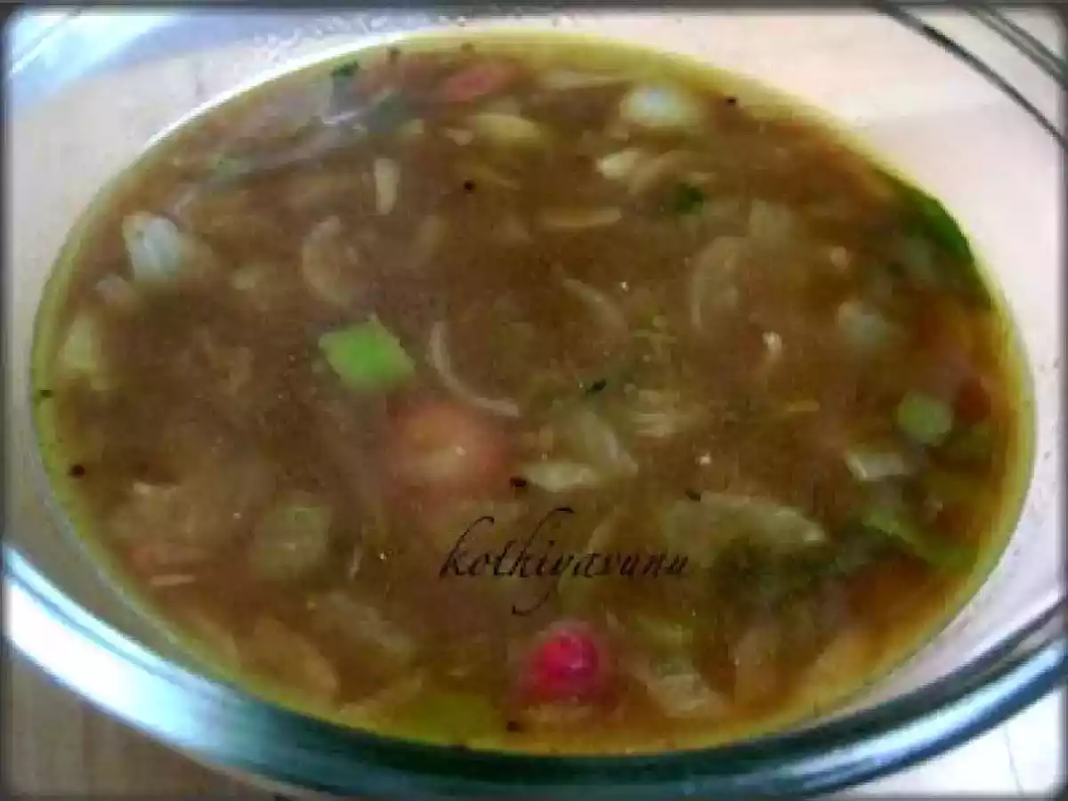 Mulaku Varutha Puli/Onions & Green Chillies in Tamarind Sauce - Kerela - Palakkad Style