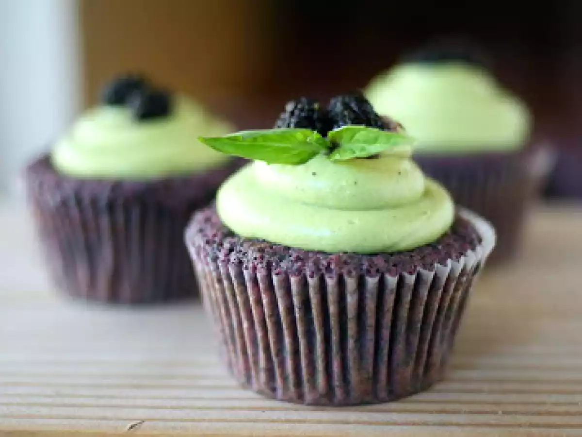 Mulberry Cupcakes & Matcha Cream Cheese Frosting - photo 2