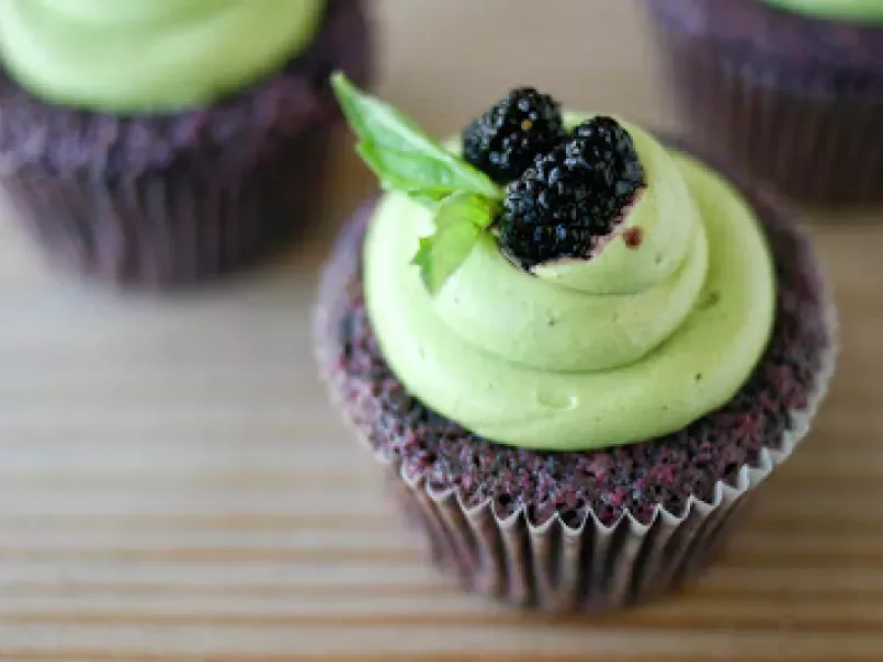 Mulberry Cupcakes & Matcha Cream Cheese Frosting - photo 3