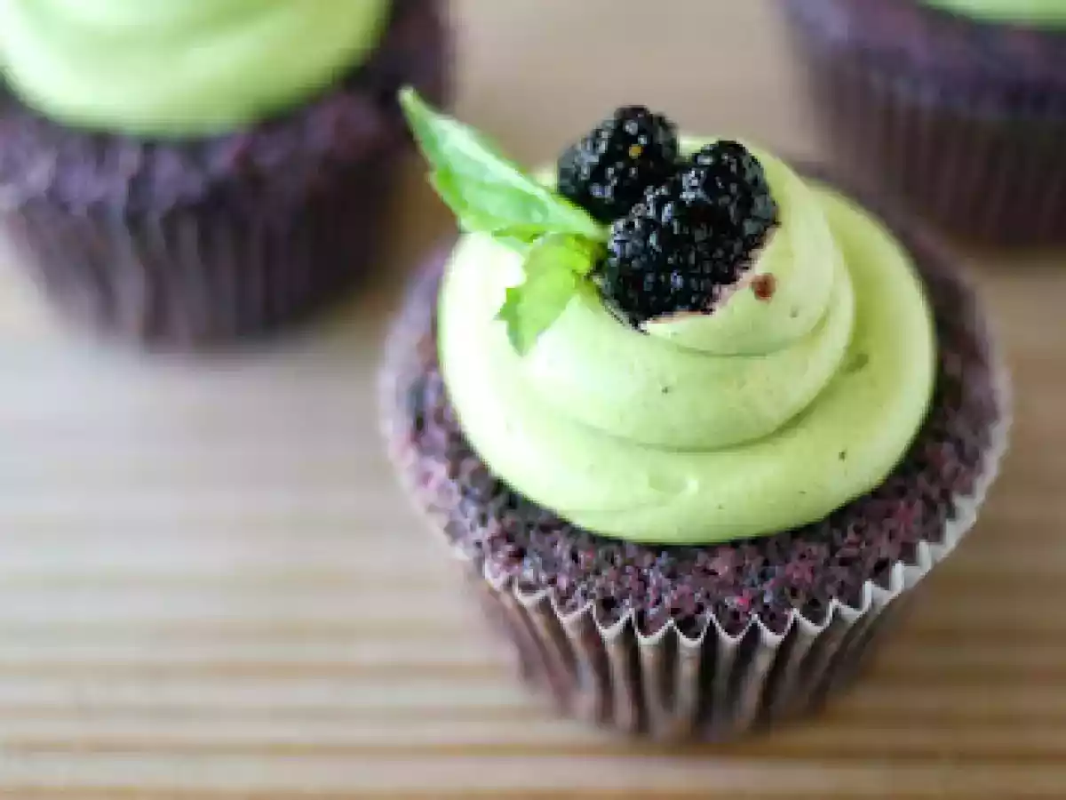 Mulberry Cupcakes & Matcha Cream Cheese Frosting - photo 3