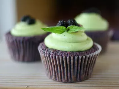 Mulberry Cupcakes & Matcha Cream Cheese Frosting - photo 2