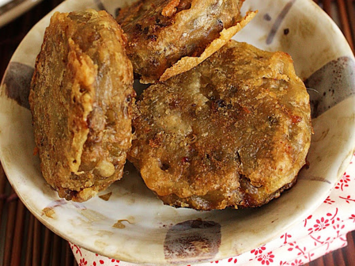 MUNG BEAN FRITTERS ~ KUIH KASTURI