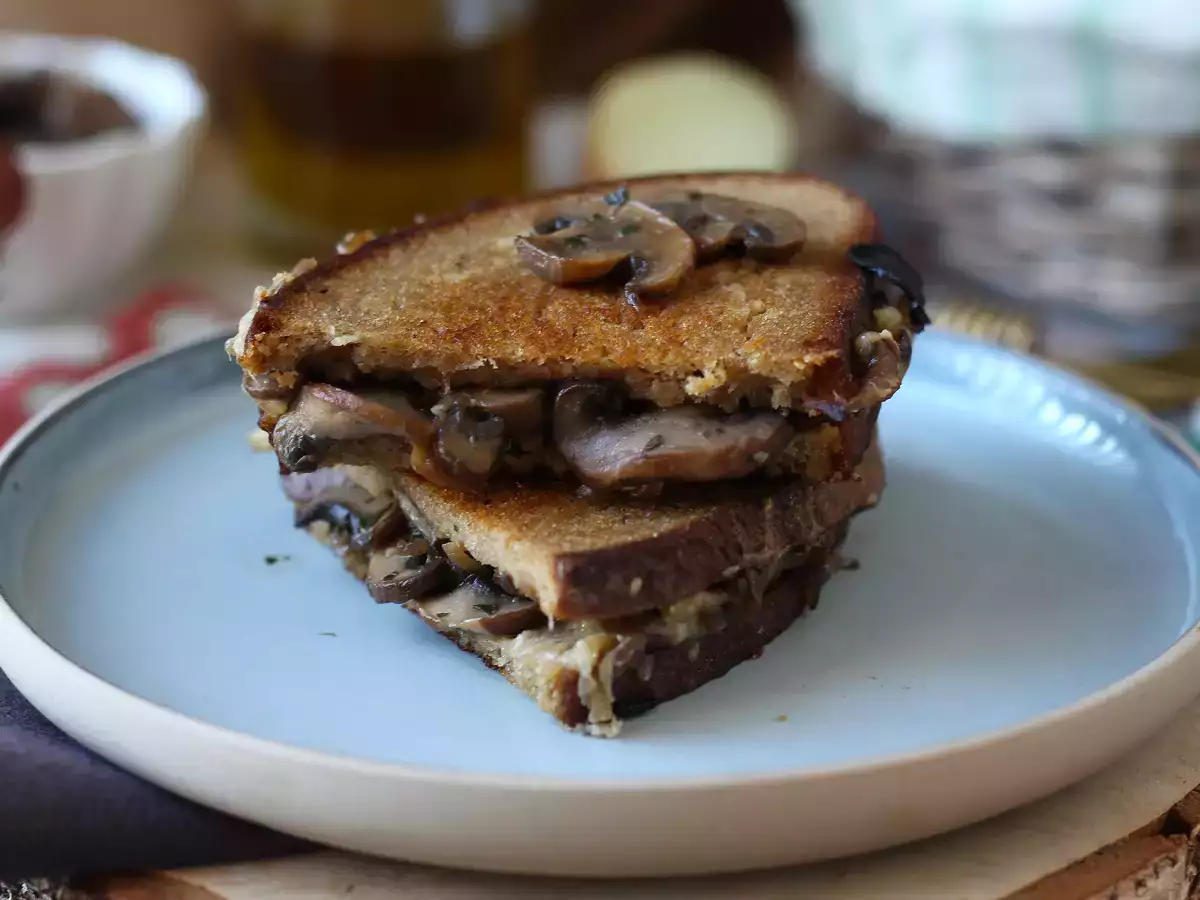 Mushroom and grated cheese grilled cheese - photo 4