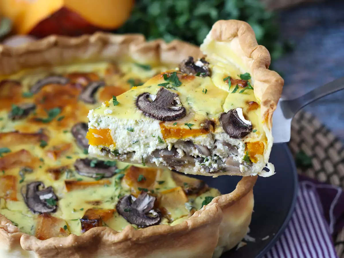 Mushroom and red kuri squash quiche - photo 3