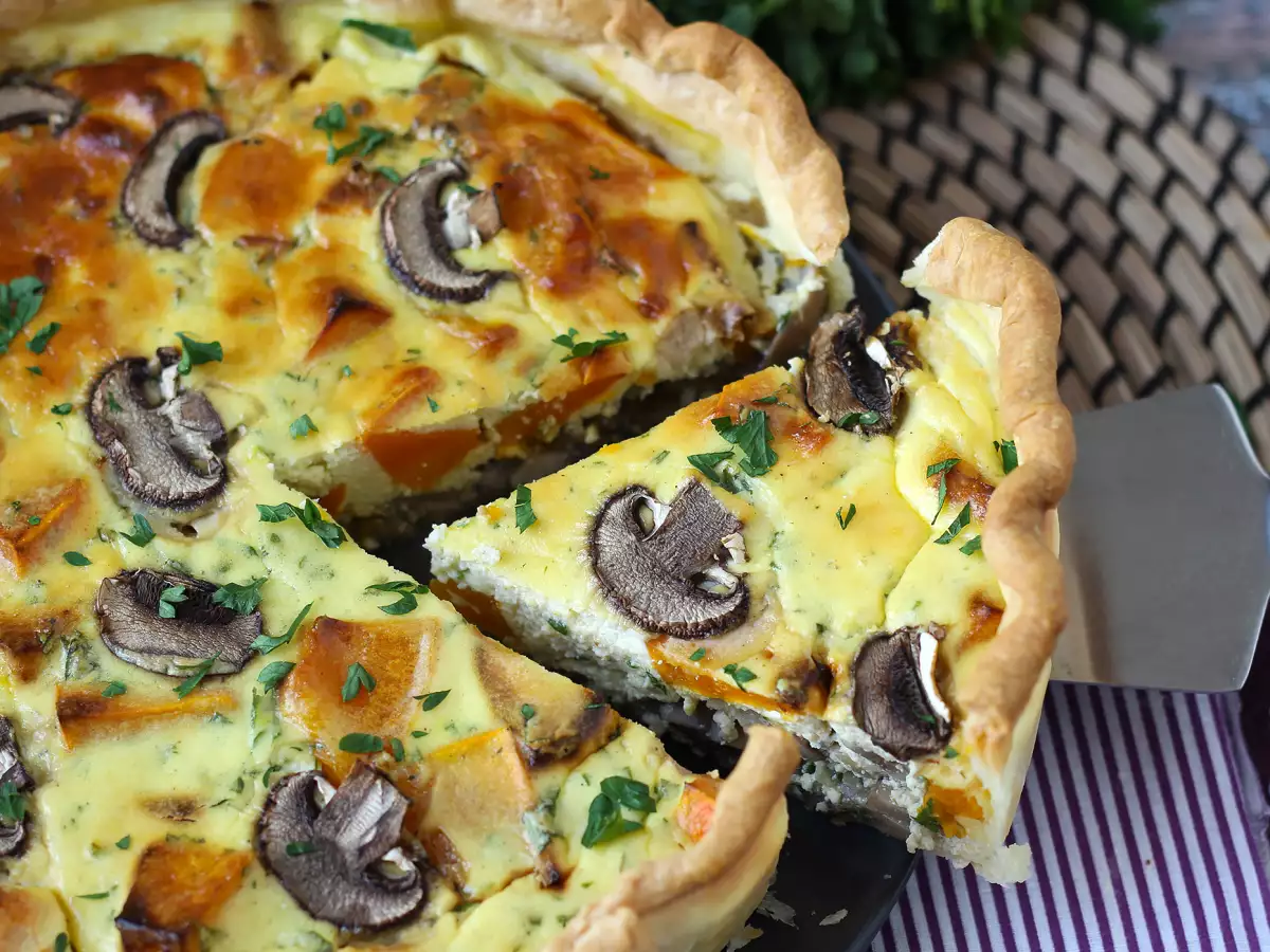 Mushroom and red kuri squash quiche - photo 7