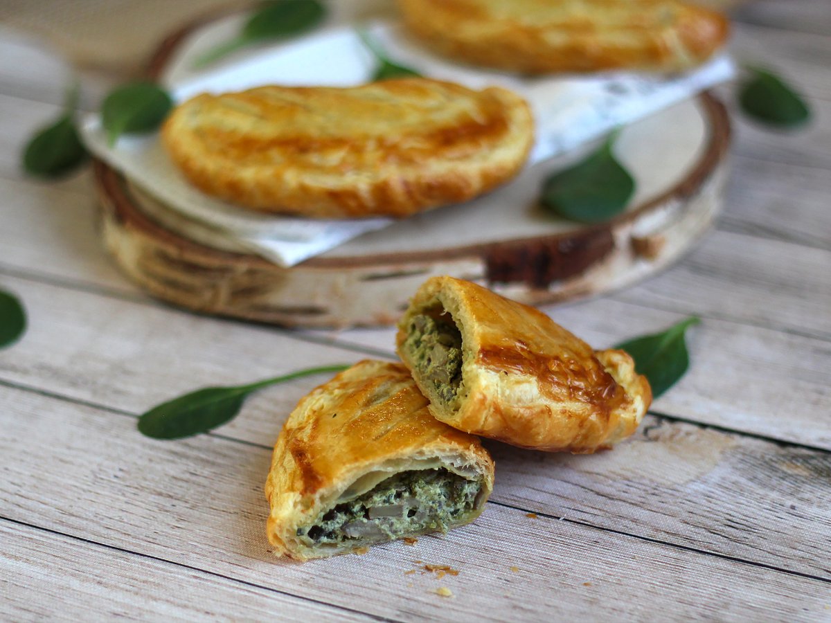 Mushroom and spinach puff pastries - photo 3