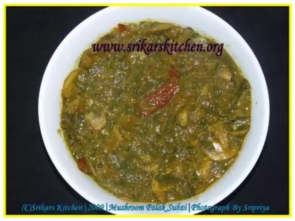 MUSHROOM SAAGWALA/ MUSHROOM PALAK SUBZI