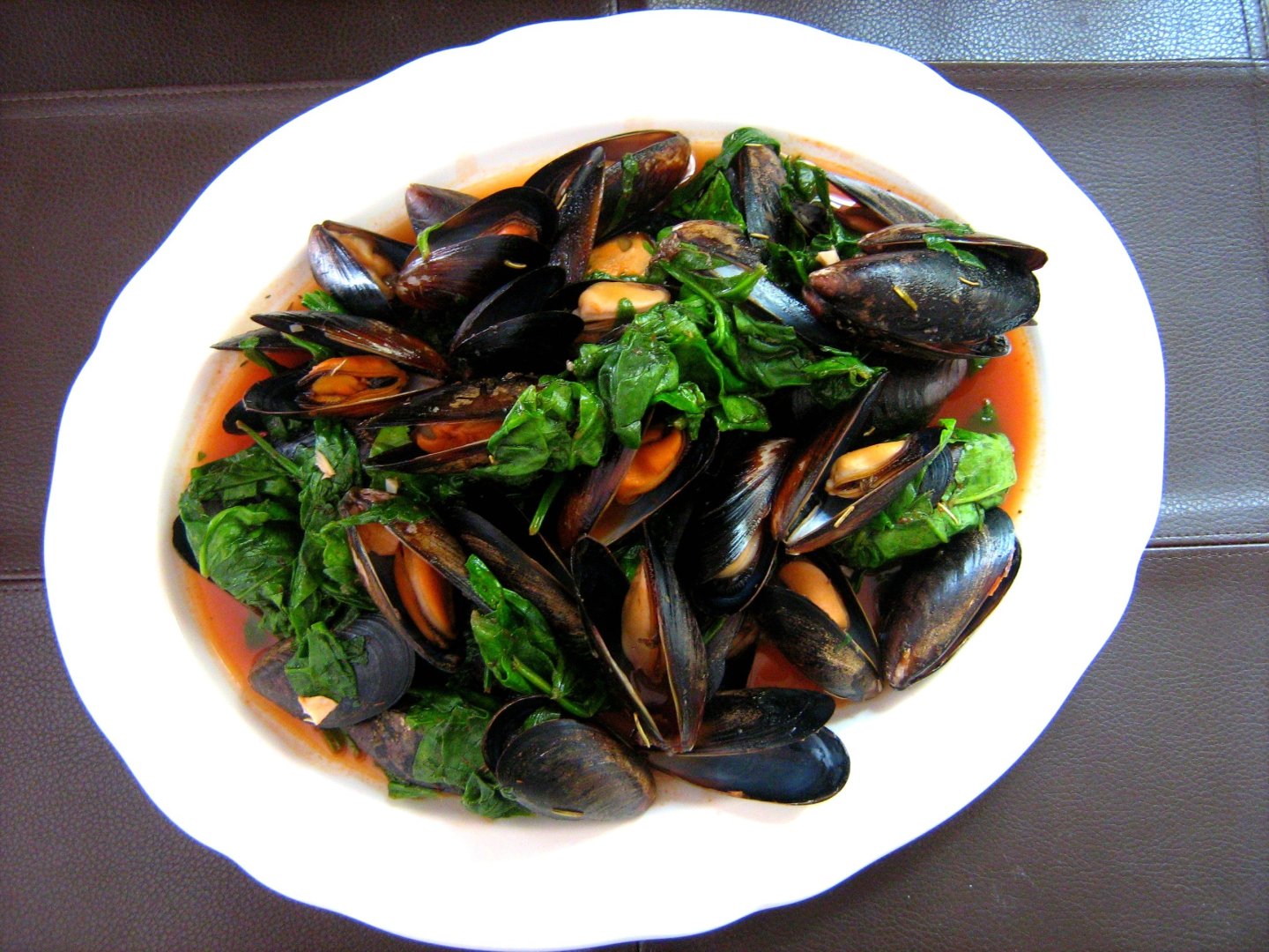 Mussels and spinach in tomato broth, Recipe Petitchef