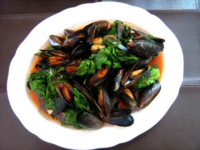 Mussels and Spinach in Tomato Broth
