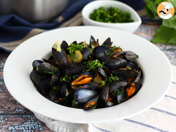 Mussels in white wine, a simple and delicious recipe