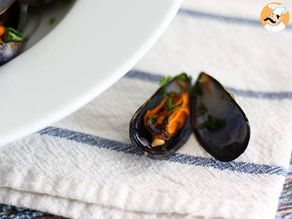 Mussels in white wine, a simple and delicious recipe - photo 3