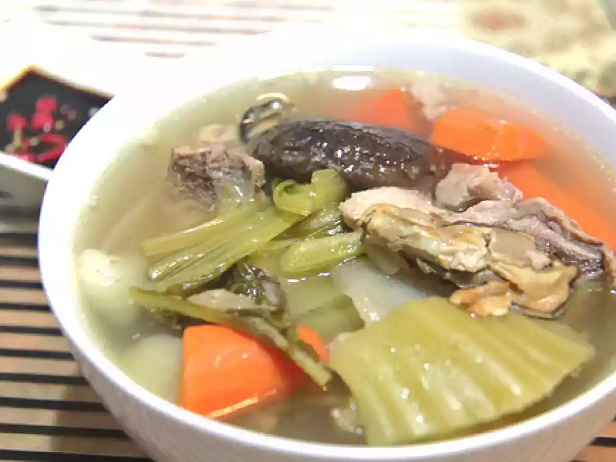 Mustard Greens and Dried Oyster Soup