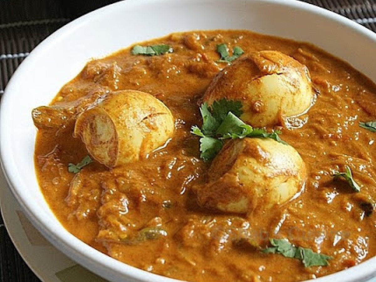 Mutta Roast/ Egg Roast (A simple Kerala Style Egg Curry)