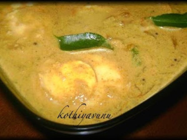 Mutta Thenga Pal Curry / Egg in Coconut Milk Curry