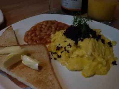 My special New Year's champagne breakfast Part 1: scrambled eggs with caviar on toast