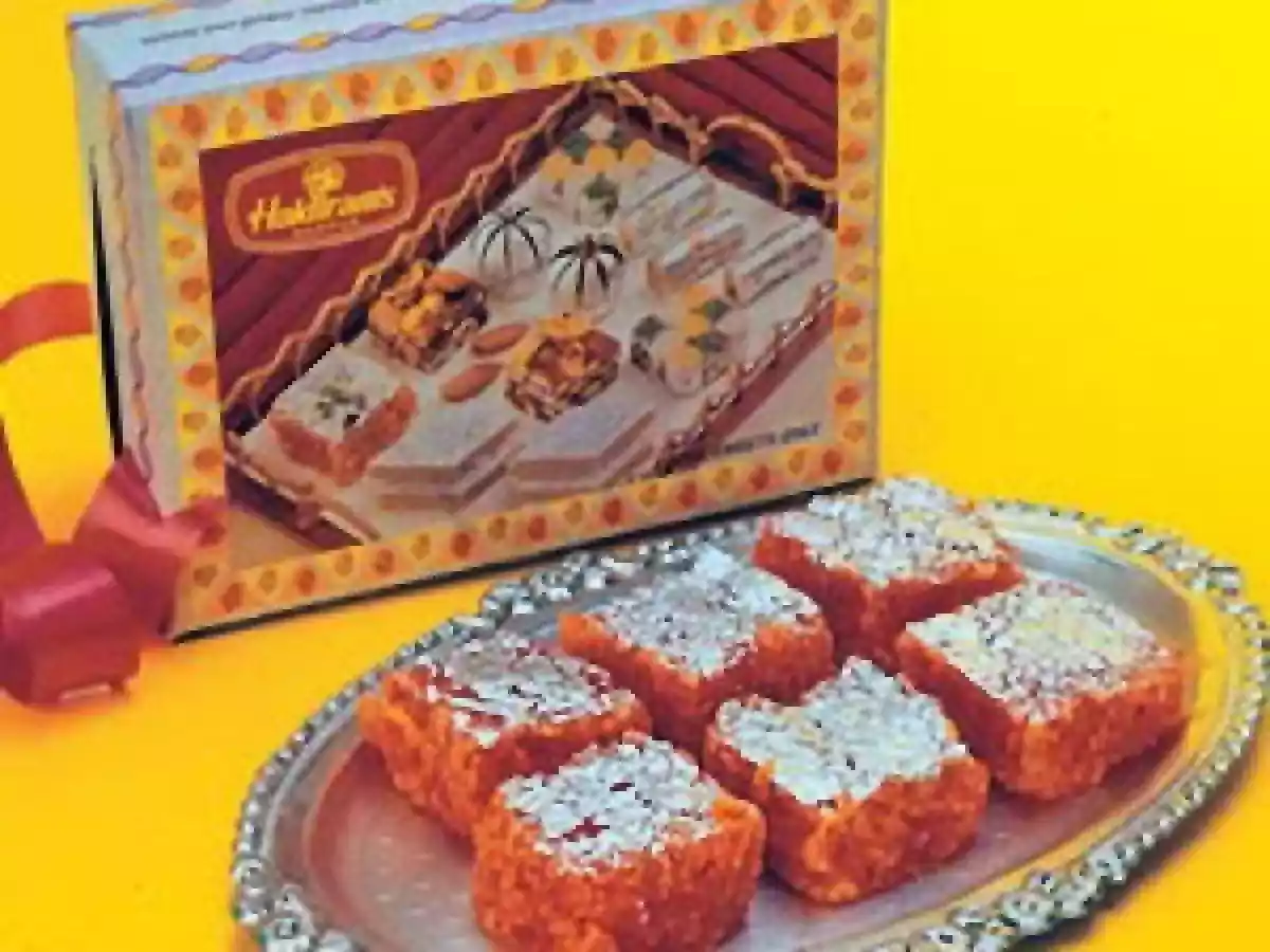 Nagpur Ka Santra ( Orange ) Barfi & Kayani Bakery's Shrewsbury Biscuit - photo 3