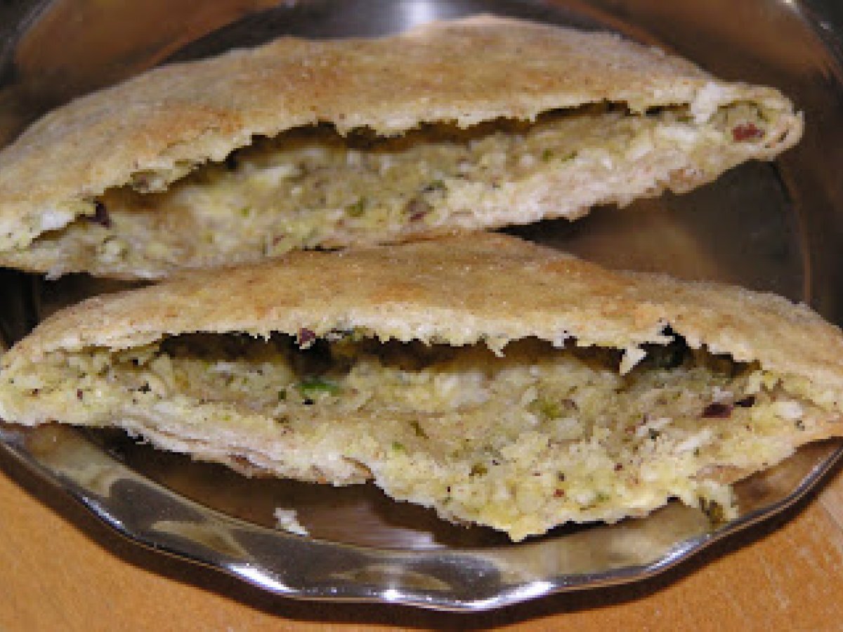 Nariyal Poori (coconut stuffed pooris) - photo 2