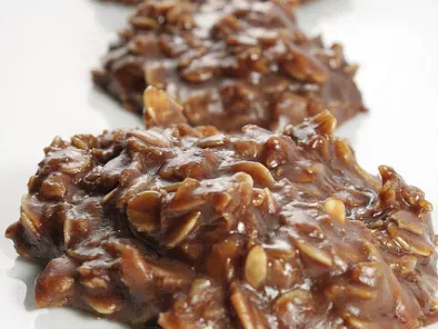 No-Bake Chocolate, Peanut Butter & Oatmeal Cookies (Cow Patties)