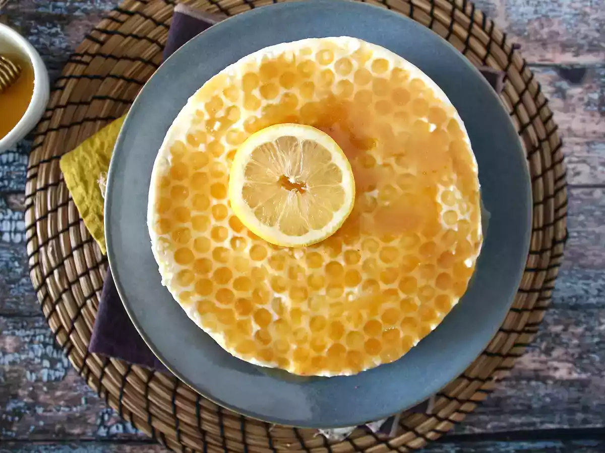 No-bake lemon and honey cheesecake (cake decoration tutorial) - photo 3