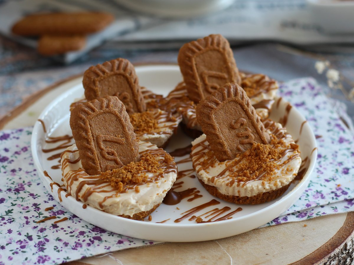 No-bake speculoos cheesecakes