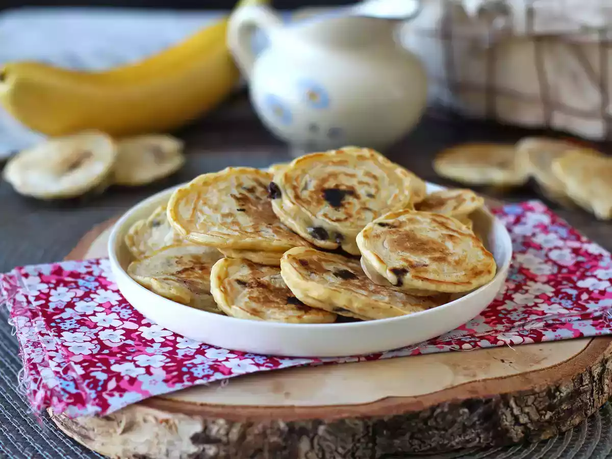 No-sugar-added banana pancakes perfect for breakfast!