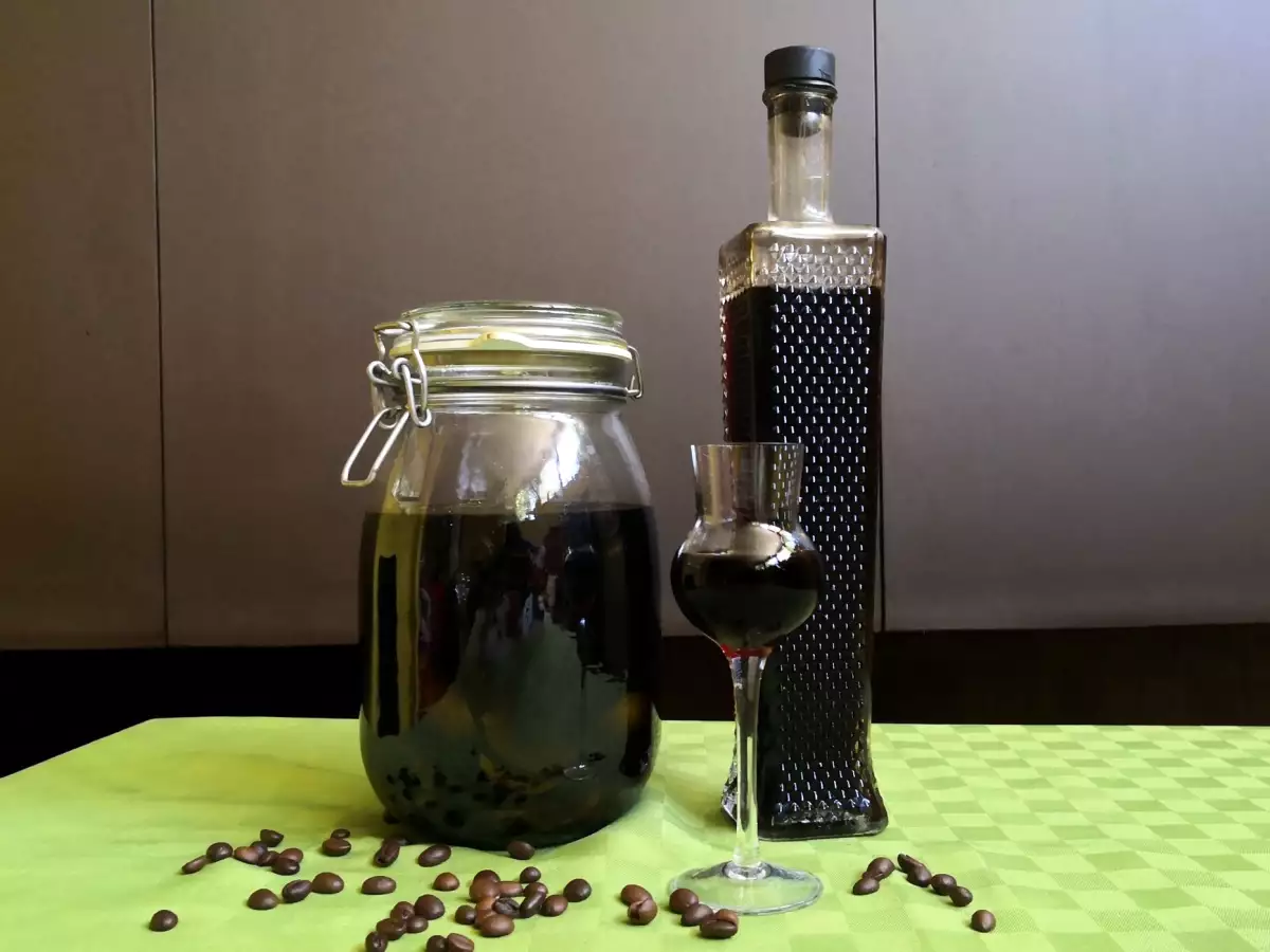 Nocino: the recipe and ingredients for making it at home - photo 3