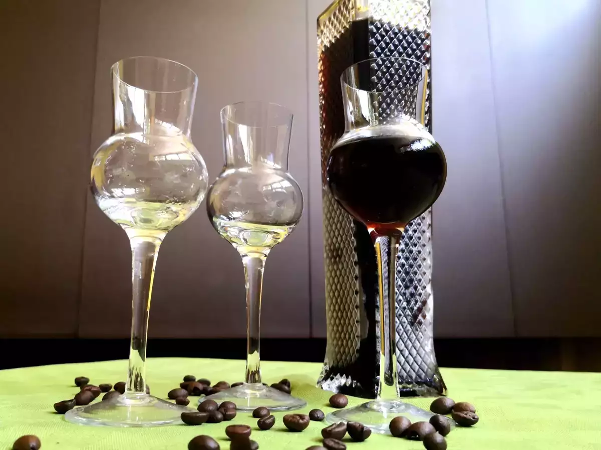 Nocino: traditional Italian walnut liqueur - photo 2