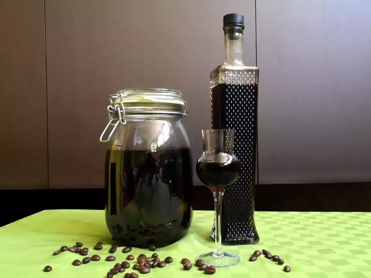 Nocino: traditional Italian walnut liqueur - photo 3