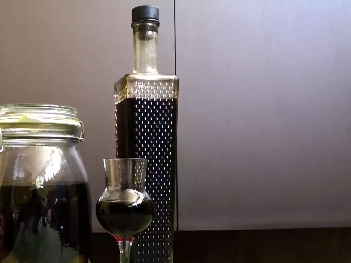 Nocino: traditional Italian walnut liqueur - photo 6