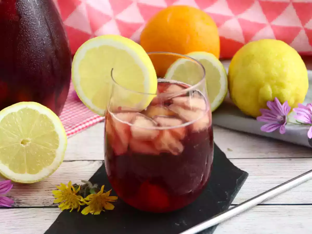 Non-alcoholic sangria