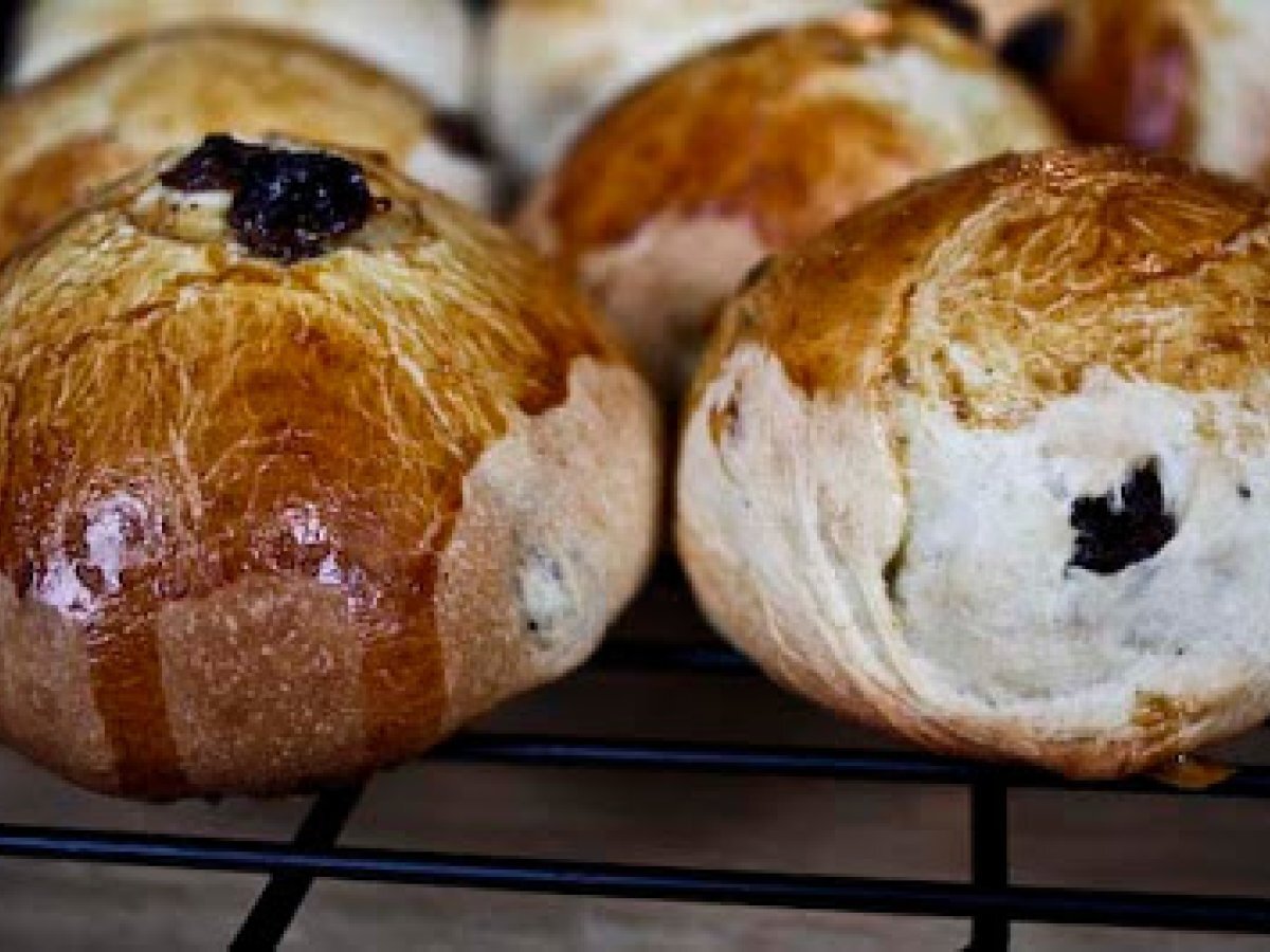 Norwegian Cardamom-Raisin Buns - photo 3