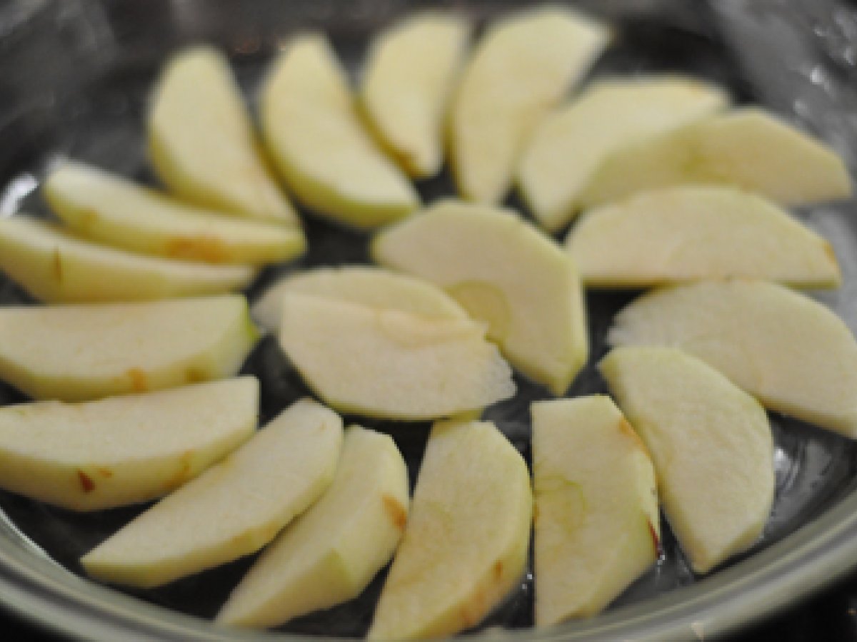 Not-too-Sweet Autumn Dessert: Acorn Squash Pie with Apples - photo 3