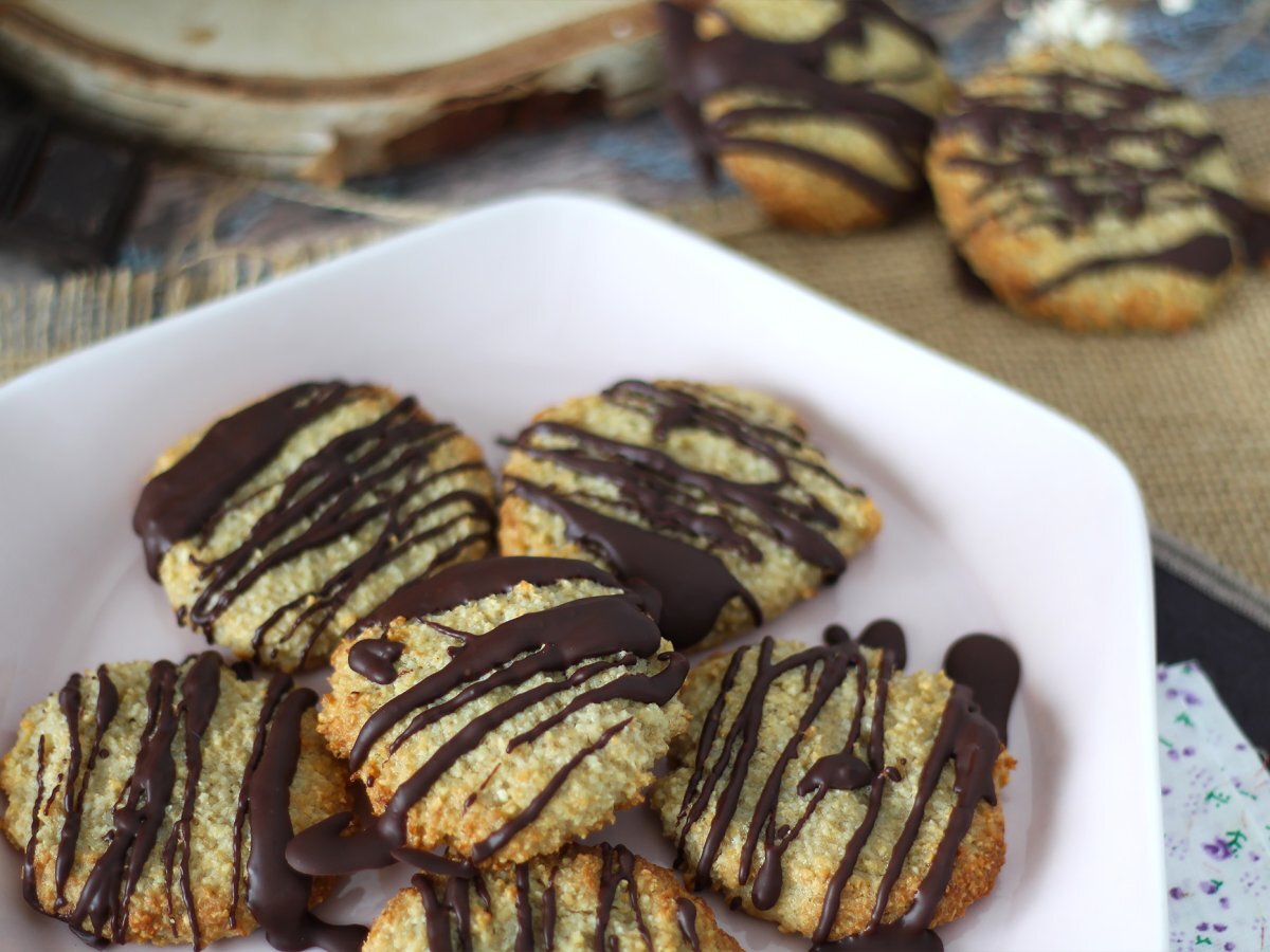 Oat okara cookies with chocolate