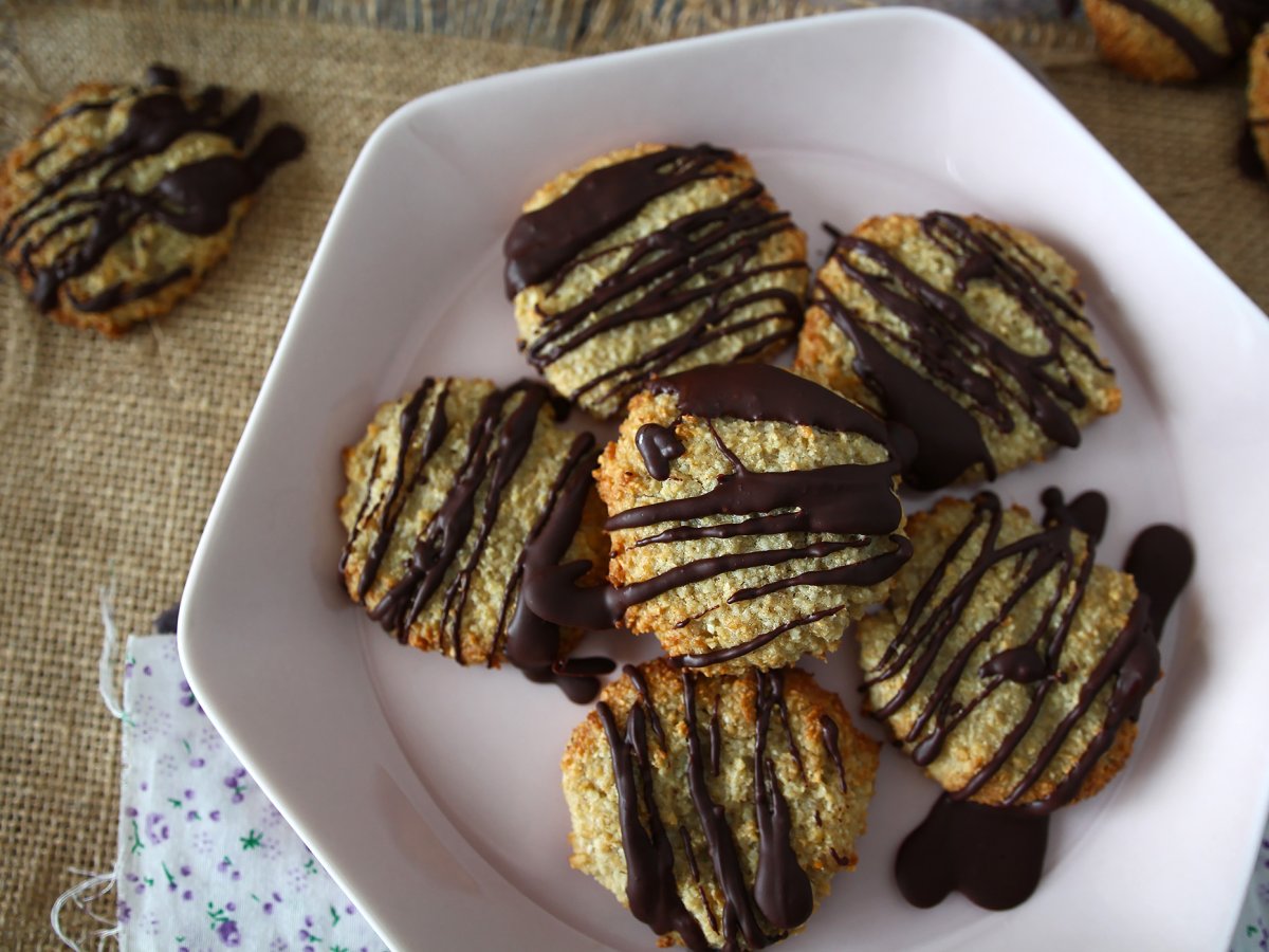 Oat okara cookies with chocolate - photo 2