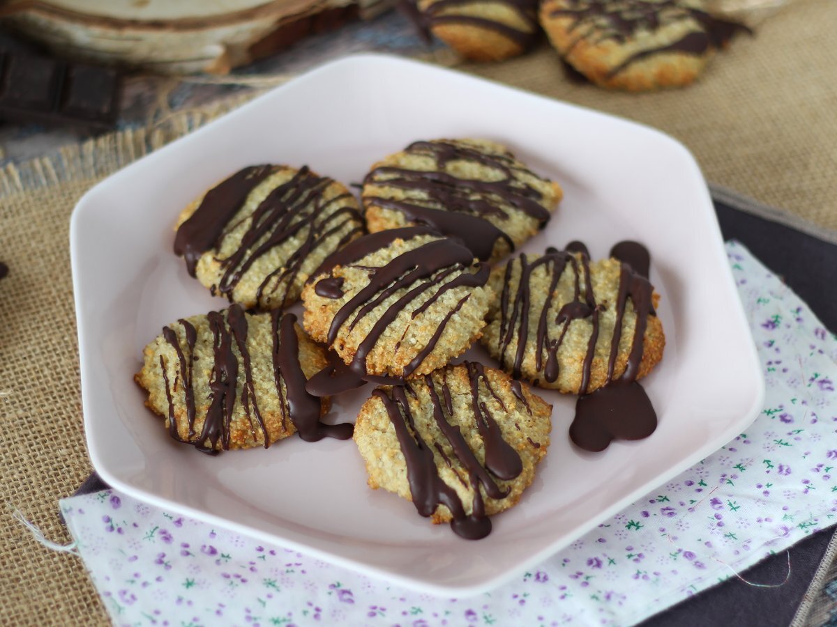 Oat okara cookies with chocolate - photo 3