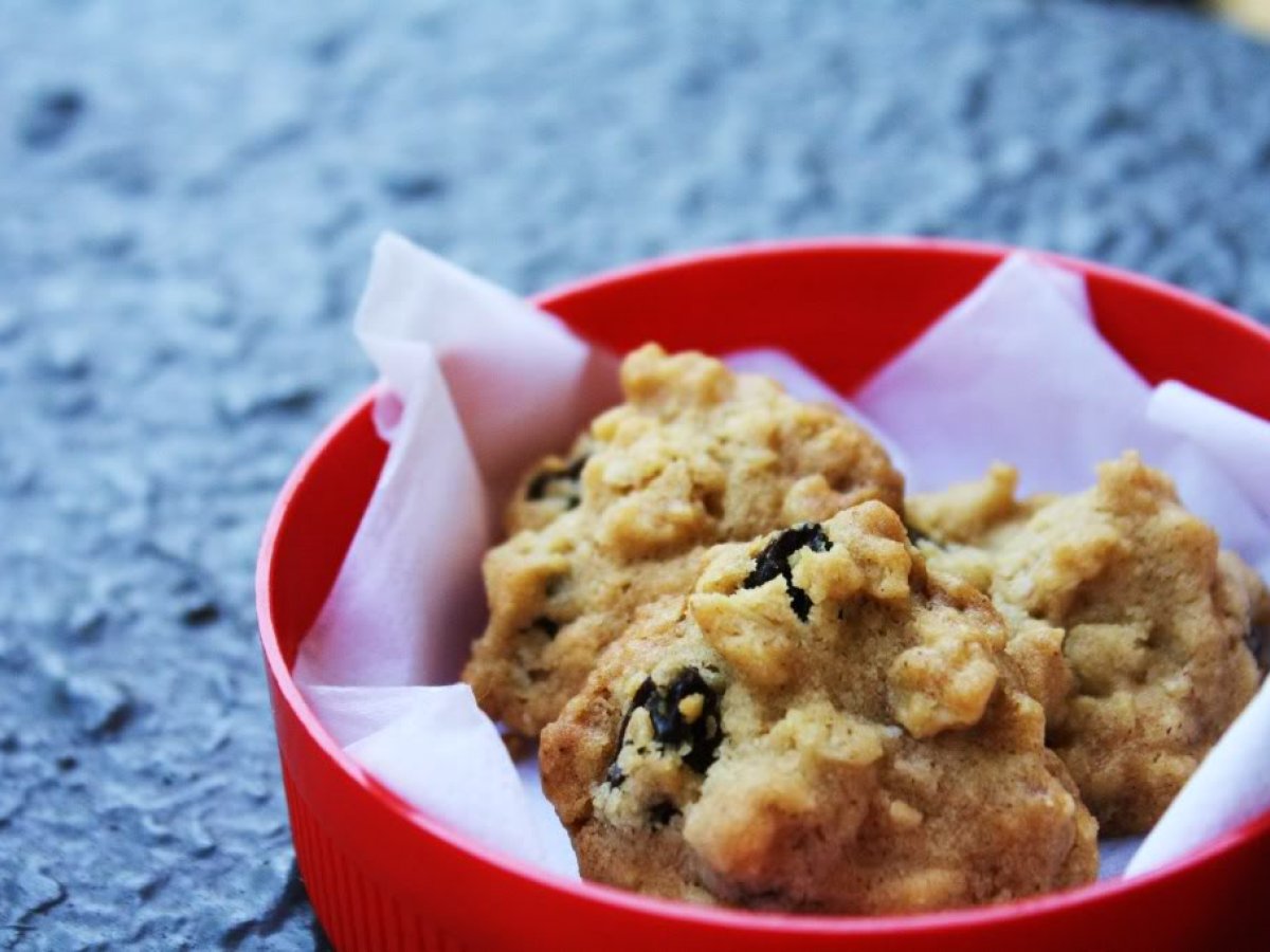 Oatmeal raisin drop cookies