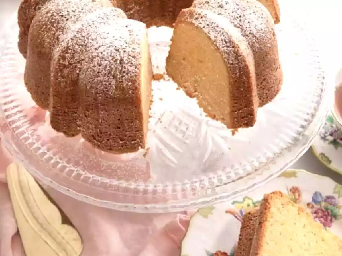Old Fashioned Sour Cream Pound Cake